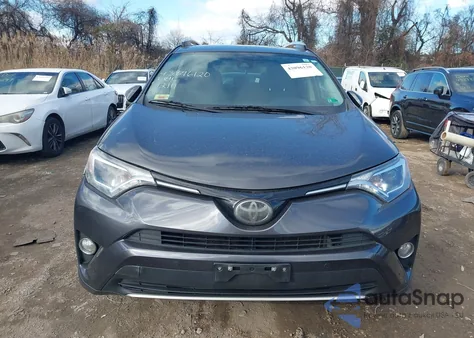 2016 Toyota Rav4 Xle z USA, uszkodzony, nr VIN JTMRFREV9GJ080188